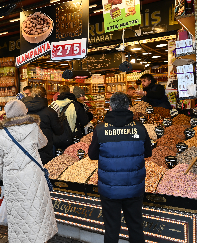 Ramazan alışverişi esnafın yüzünü güldürdü