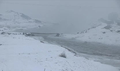 Ağrı'da dondurucu soğuk vatandaşların kaş ve kirpiklerinde kırağı oluşturdu