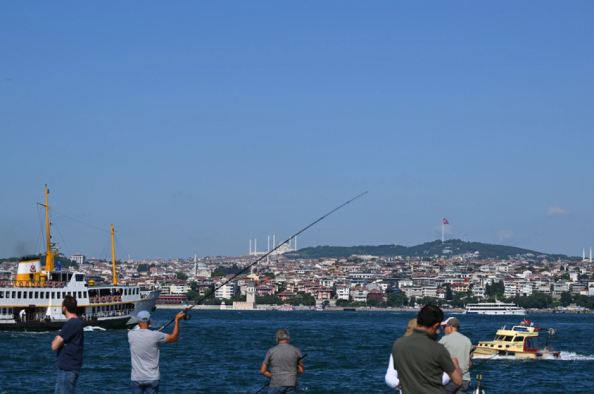 İstanbullular ve turistler boş kalan kentte gezmenin tadını çıkardı