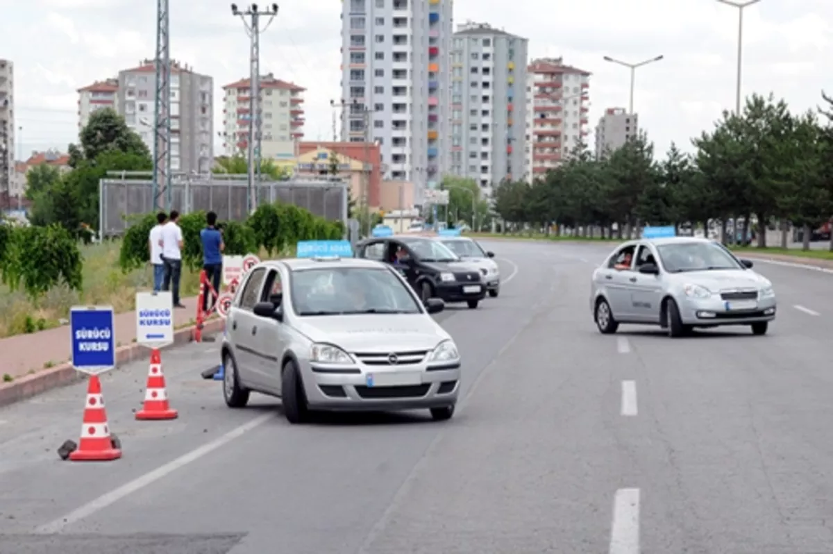 Her ehliyet sahibi trafikte adap dersi almalı