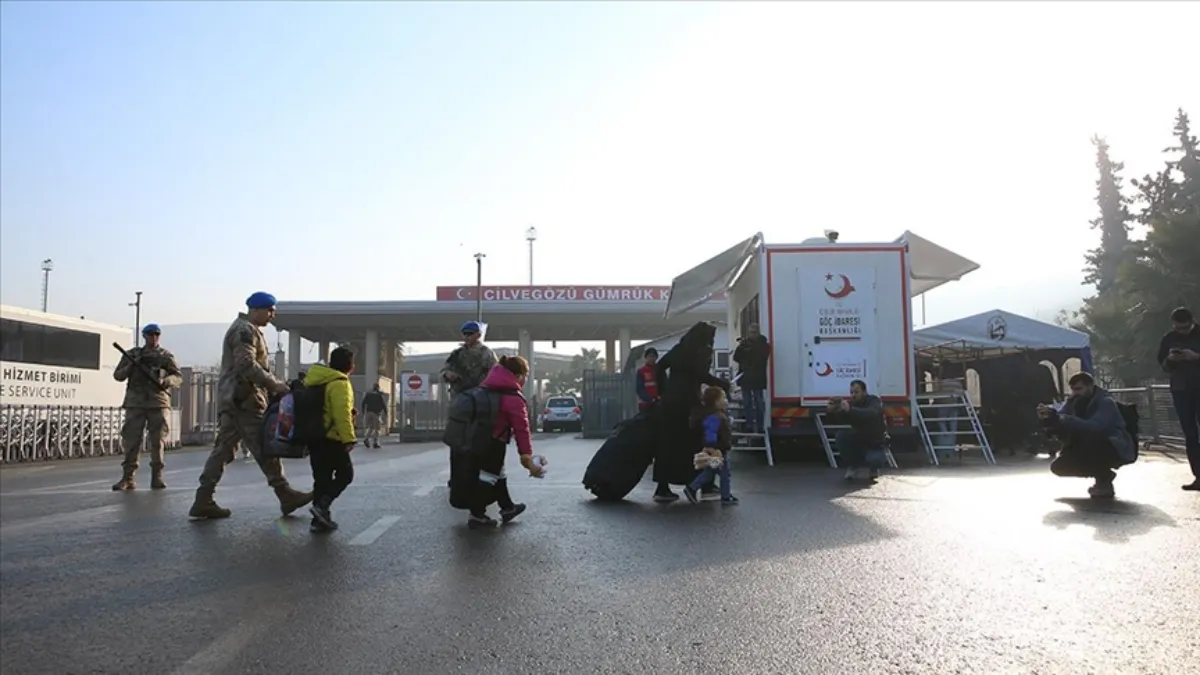 Bir ayda kaç Suriyeli döndü? Bakan Yerlikaya sınırda açıkladı