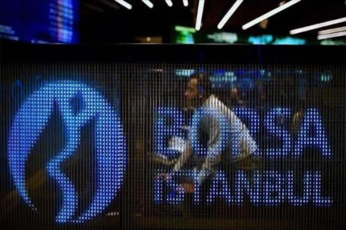 Yurt dışında yerleşikler 62,3 milyon dolarlık hisse senedi sattı