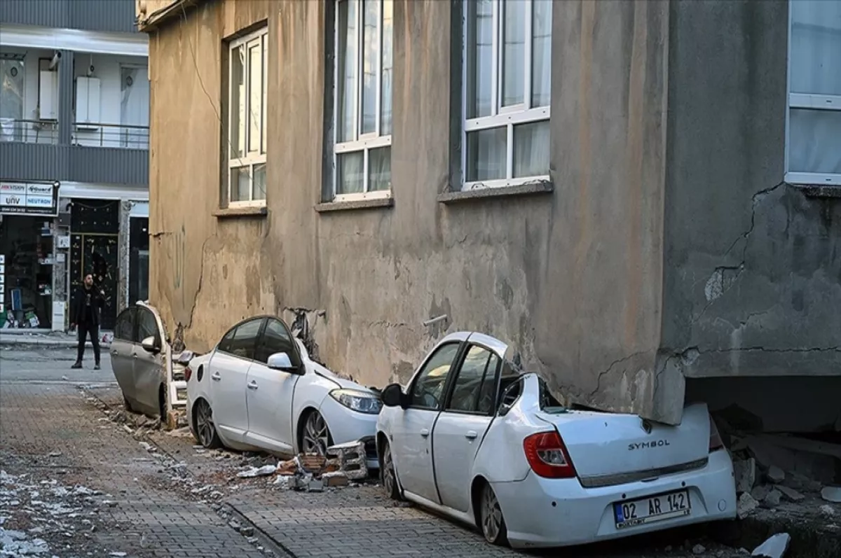 Deprem bölgesine yardım seferberliği sürüyor