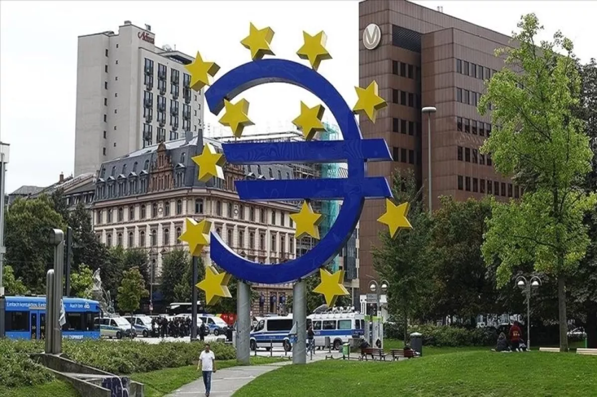 Euro Bölgesi'nde sanayi üretimi şubatta yükseldi