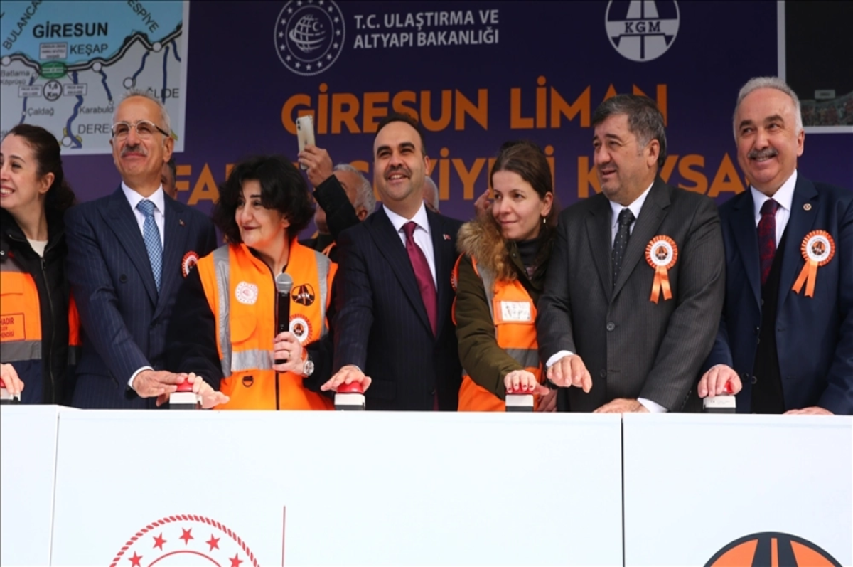 Bakanlar Kacır ve Uraloğlu, Giresun'da temel atma törenine katıldı