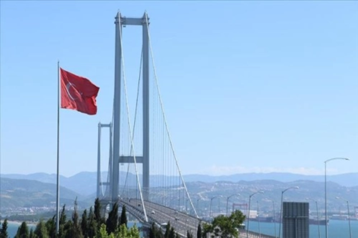 Osmangazi Köprüsü ve İzmir-İstanbul Otoyolu'nda geçiş rekoru kırıldı