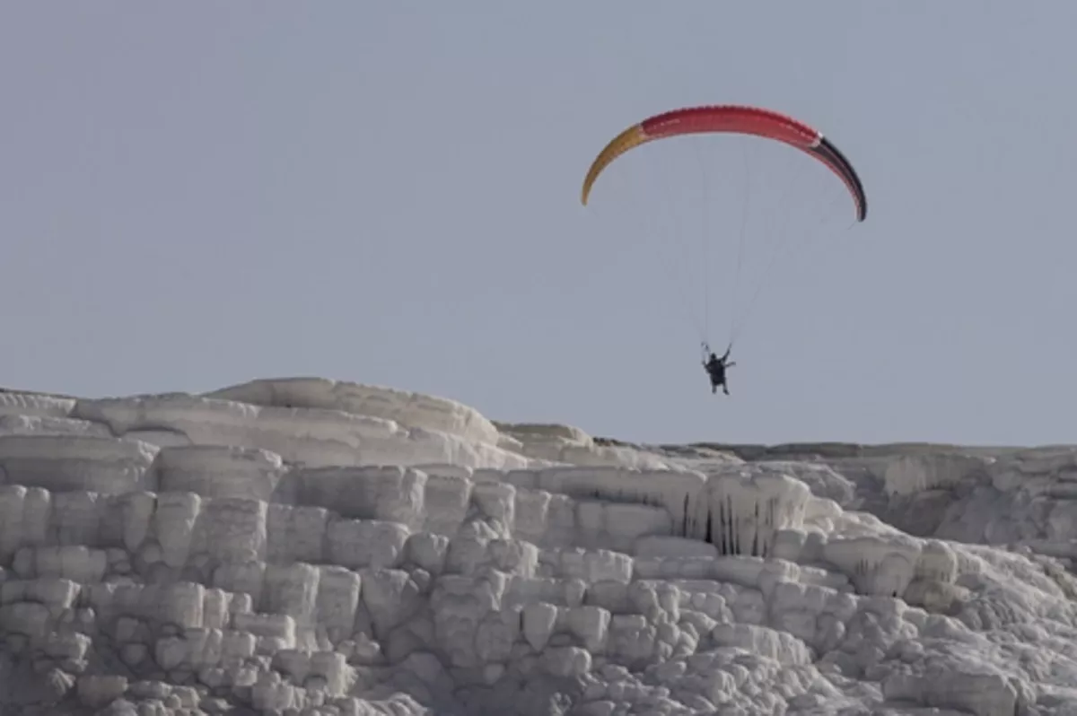 Yamaç paraşütünün yeni adresi Pamukkale