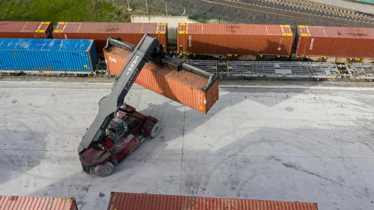 Yeni demir yolu hattı açıldı: Çin'i Avrupa'ya bağlıyor