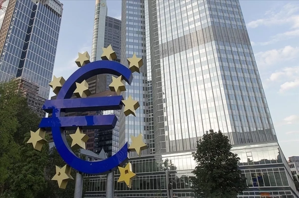 ECB: Tüketiciler enflasyonun biraz daha yüksek olmasını bekliyor