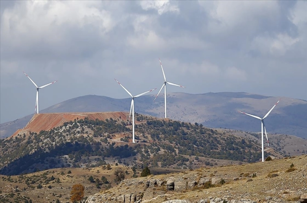 Bakan Bayraktar, rüzgardan elektrik üretiminde rekor kırıldığını bildirdi