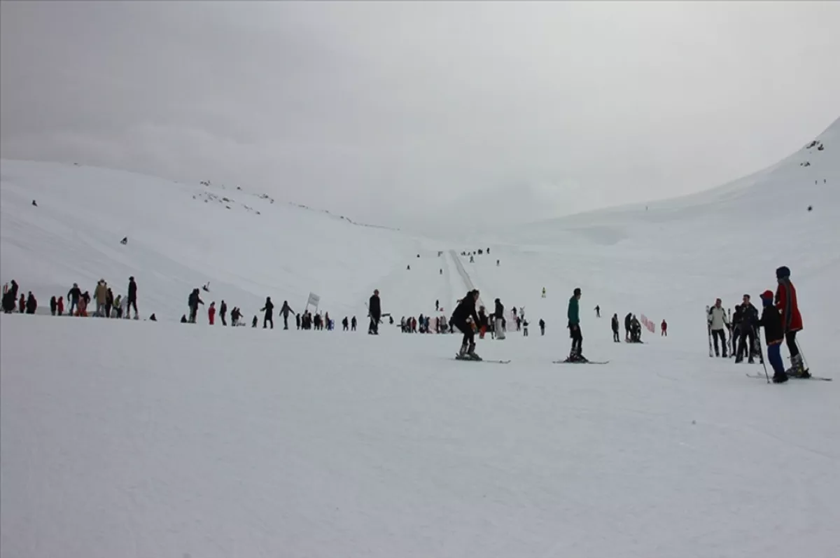 Kayak merkezlerinde en fazla kar kalınlığı 192 santimetreyle Hakkari'de