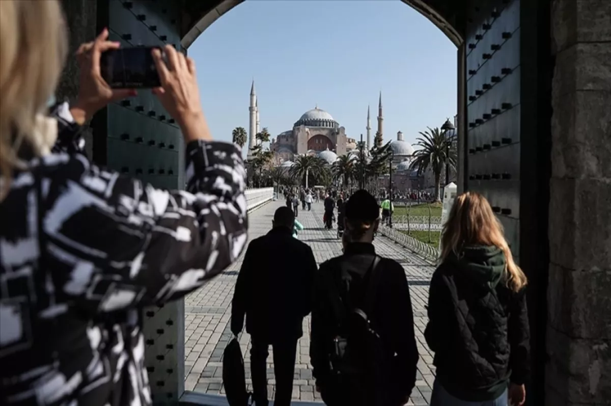 İstanbul'a 2022’de gelen yabancı turist sayısı 16 milyonu geçti