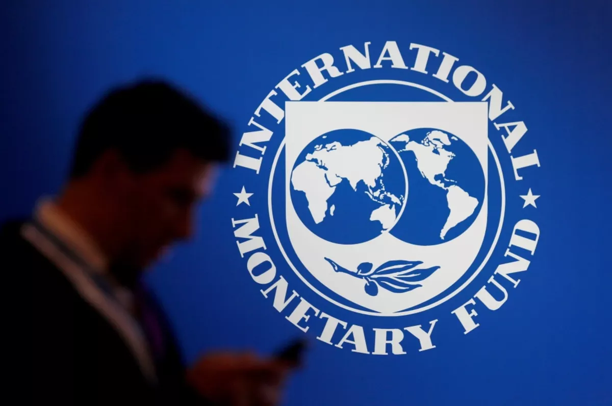 IMF, büyüme tahminini bu yıl yüzde 2.9'dan yüzde 2.8'e düşürdü