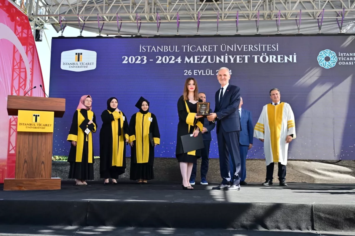 İstanbul Ticaret Üniversitesi'nde 1393 öğrenci mezuniyet coşkusu yaşadı