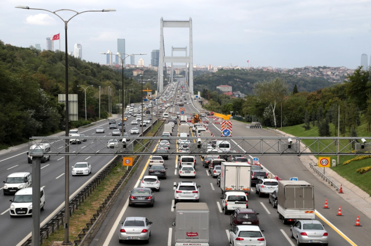 Yollardaki bayram yoğunluğu akıllı sistemlerle hafifleyecek