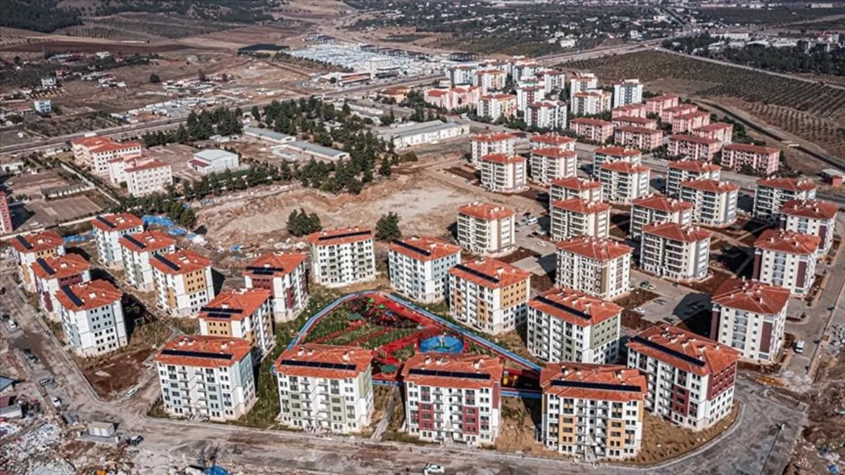 Deprem bölgesinin yeniden imarına ilişkin yatırımlar hız kesmeyecek