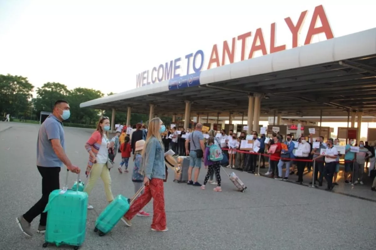 Antalya'ya hava yoluyla gelen turist sayısı 9 milyonu aştı