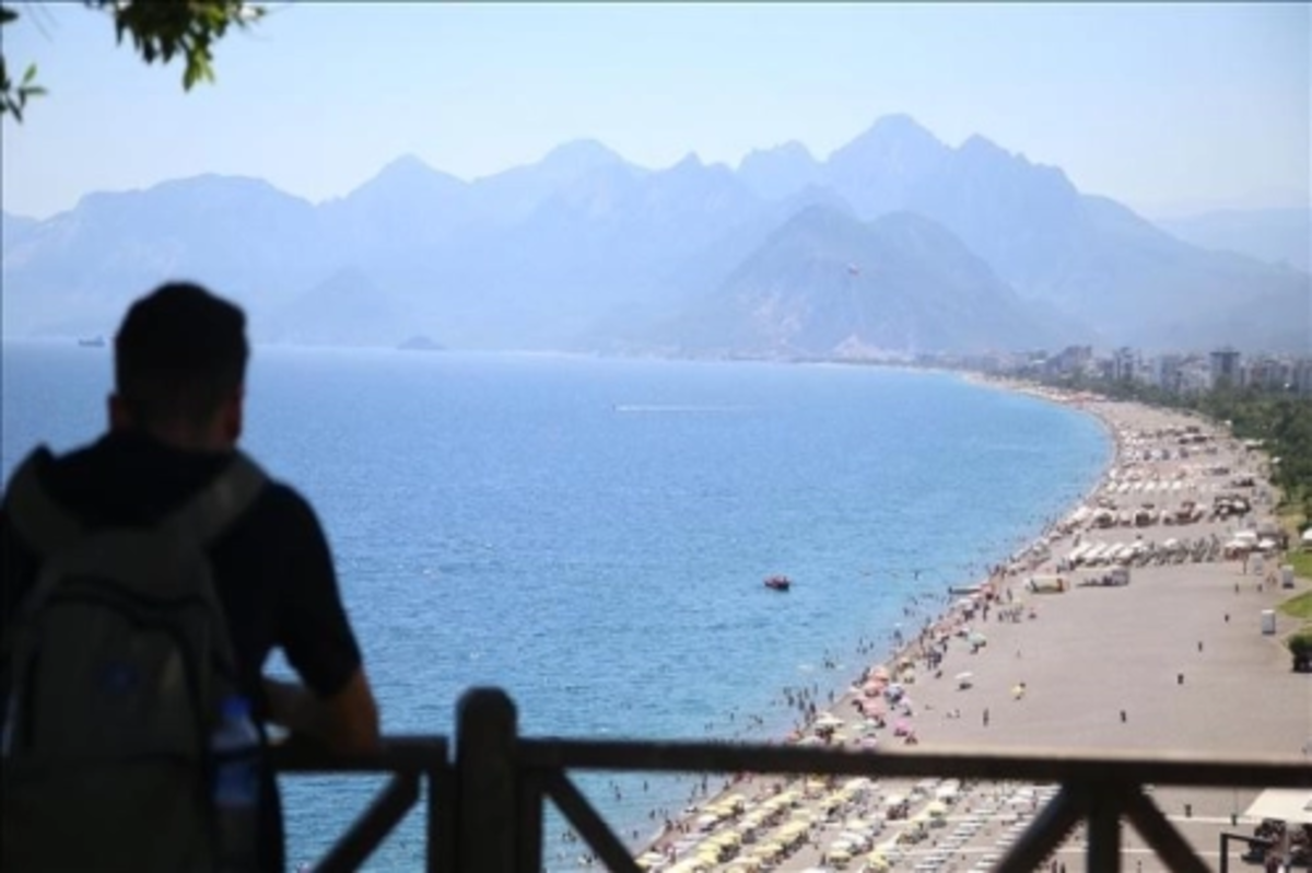 Antalya'ya gelen yabancı turist sayısı 8 milyonu aştı