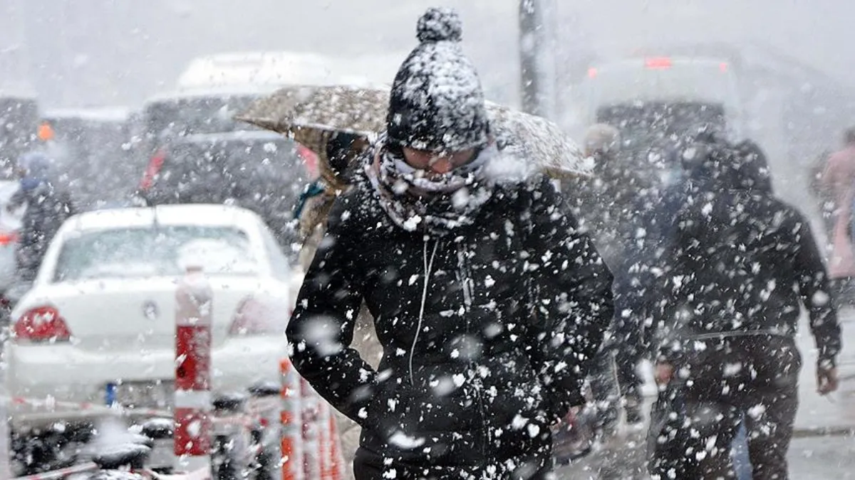 METEOROLOJİ SON DAKİKA: İstanbul’da kar alarmı! Art arda uyarılar geldi: Birçok uçuş iptal oldu