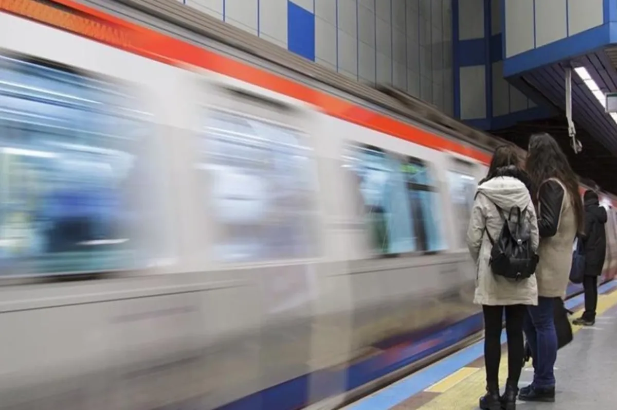 1 Ocak toplu taşıma: İstanbul'da yılbaşı gecesi Metro, Marmaray, Metrobüs ve Otobüsler kaça kadar hizmet verecek?