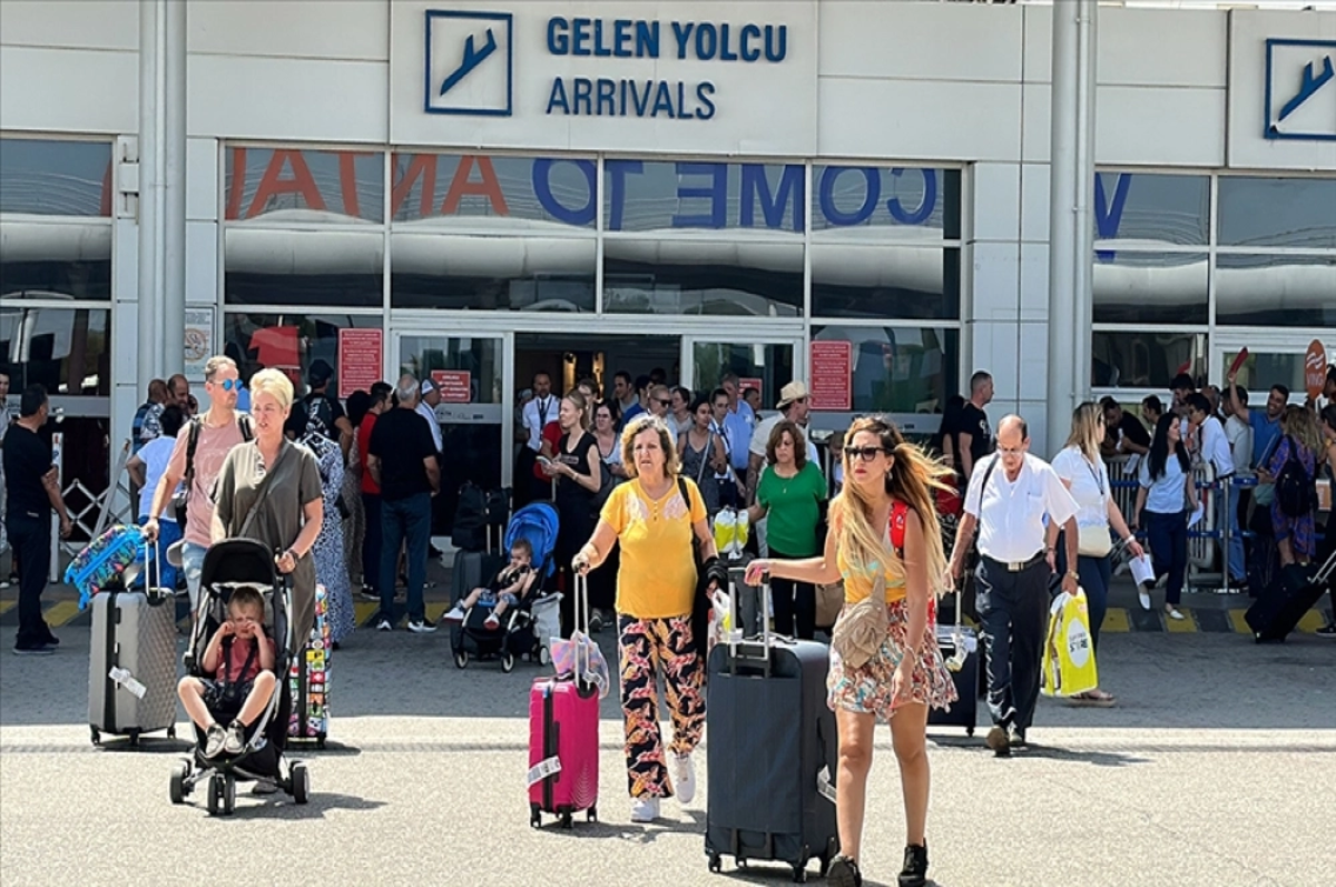 Antalya'ya gelen turist sayısı 9 milyonu aştı