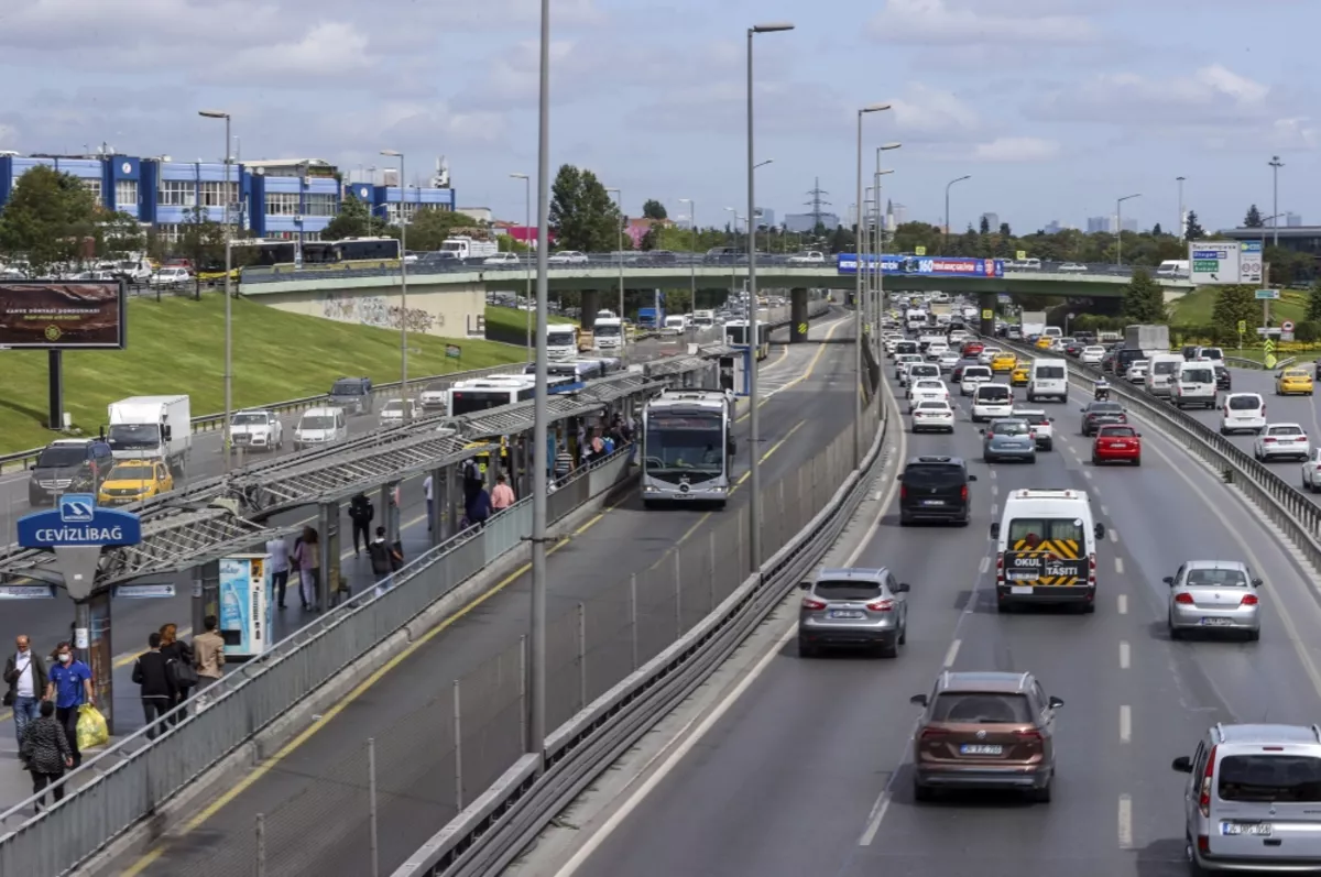 Trafiğe nisanda 196 bin 309 taşıtın kaydı yapıldı