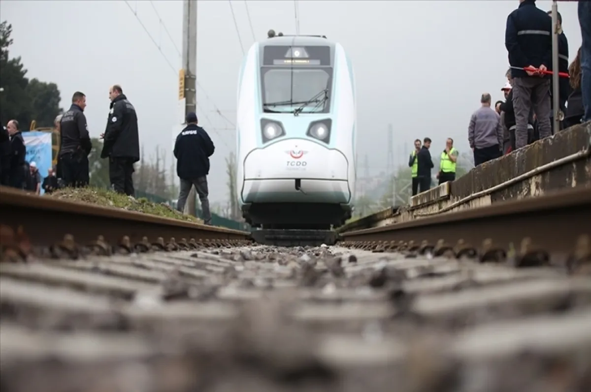 Türkiye'nin hızlı tren hat uzunluğu katlanacak: 2027’de 4.122 km’ye ulaşacak