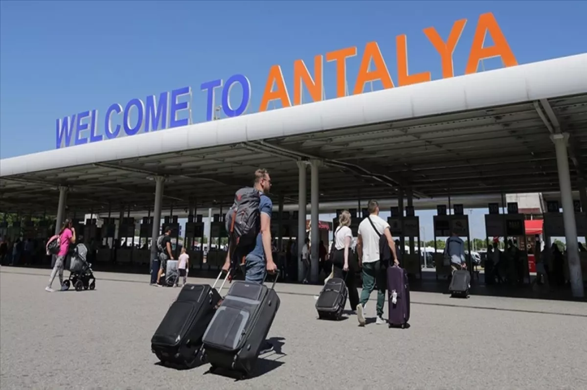 Antalya, geçen yıla göre artan turist sayısıyla 16 milyon hedefine ilerliyor