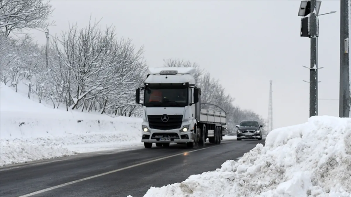 İstanbul ve Ankara'da kapatılan bazı yollar tekrar kullanıma açıldı