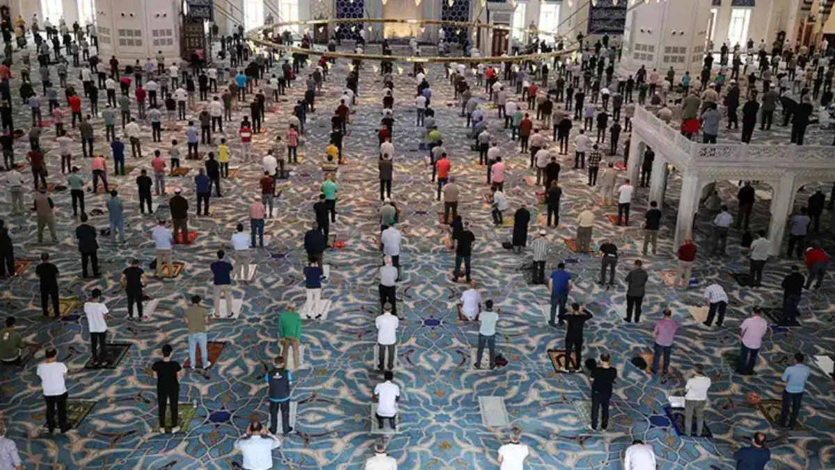 Cuma namazı nasıl kılınır, cuma namazı kaç rekat ve cuma namazı farz mı?