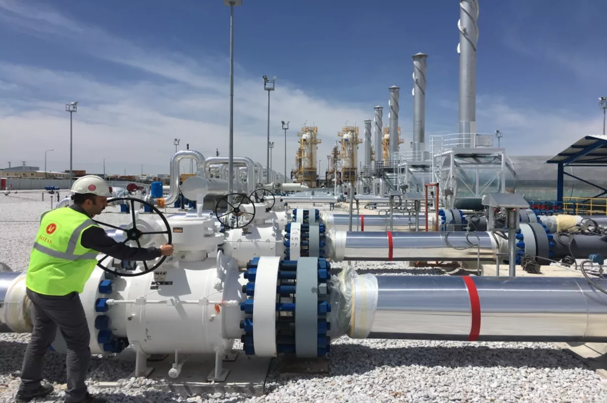 Enerji merkezinin ön adımı doğalgaz ihracat anlaşmaları