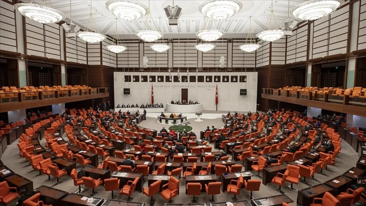 EMEKLİYE ZAM DÜZENLEMESİ 2025 SON DAKİKA: Meclis'e sunuldu! 1000 TL asgari ücret desteği de var