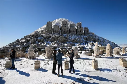 Nemrut Dağı'na turist akını