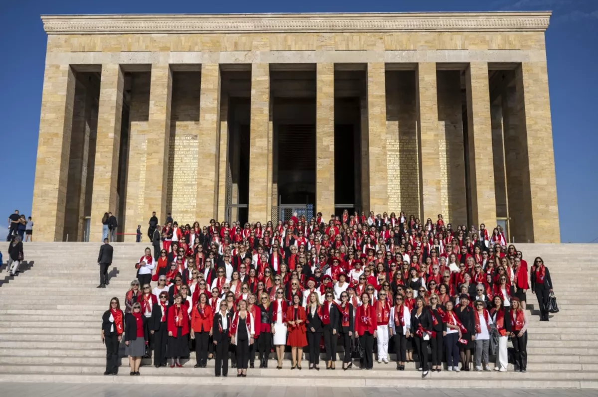 Birçok ilden ve KKTC'den gelen iş kadınları Anıtkabir'i ziyaret etti