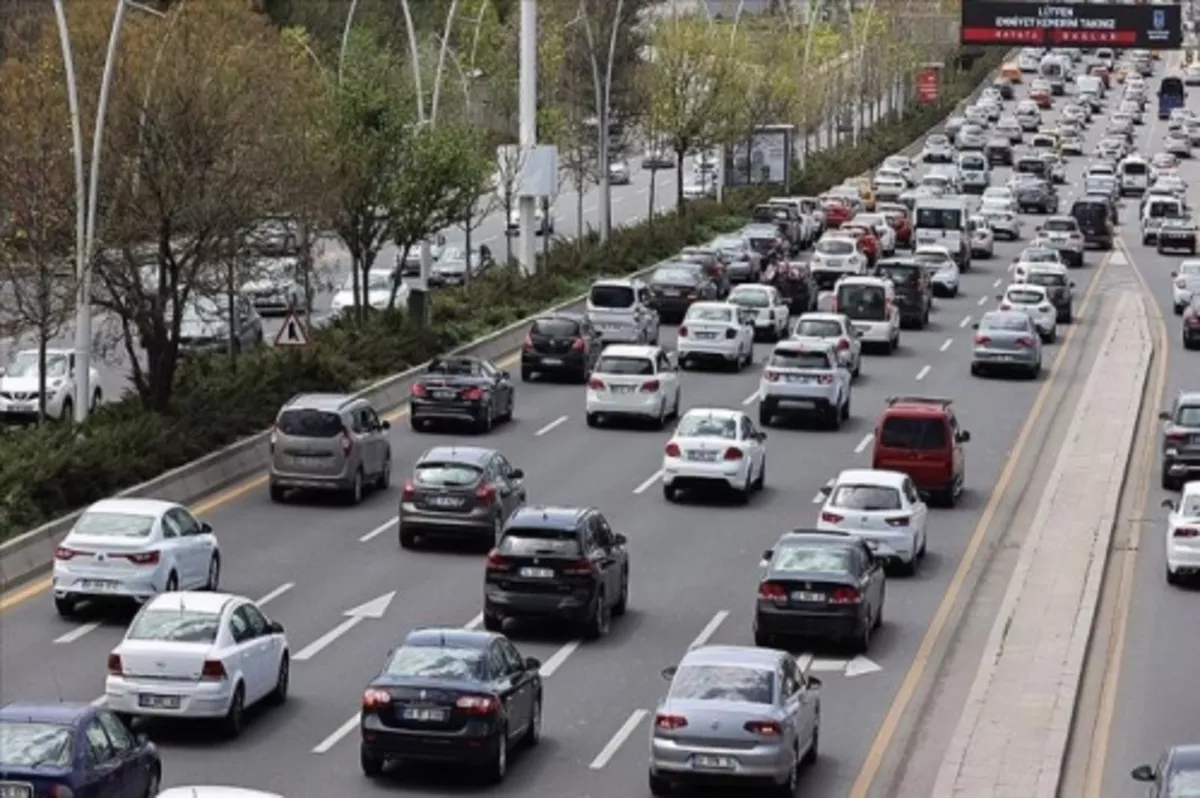 Tam kapanma öncesi seyahat yoğunluğu, akaryakıt satışlarını yüzde 25 artırdı