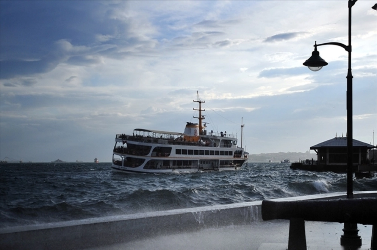 İstanbul'da vapur seferlerine lodos engeli