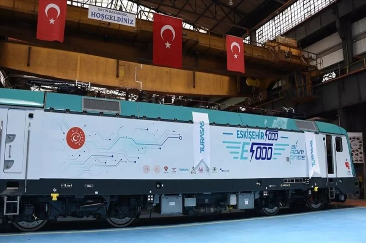 Milli elektrikli tren yolculu seferlerine başlıyor