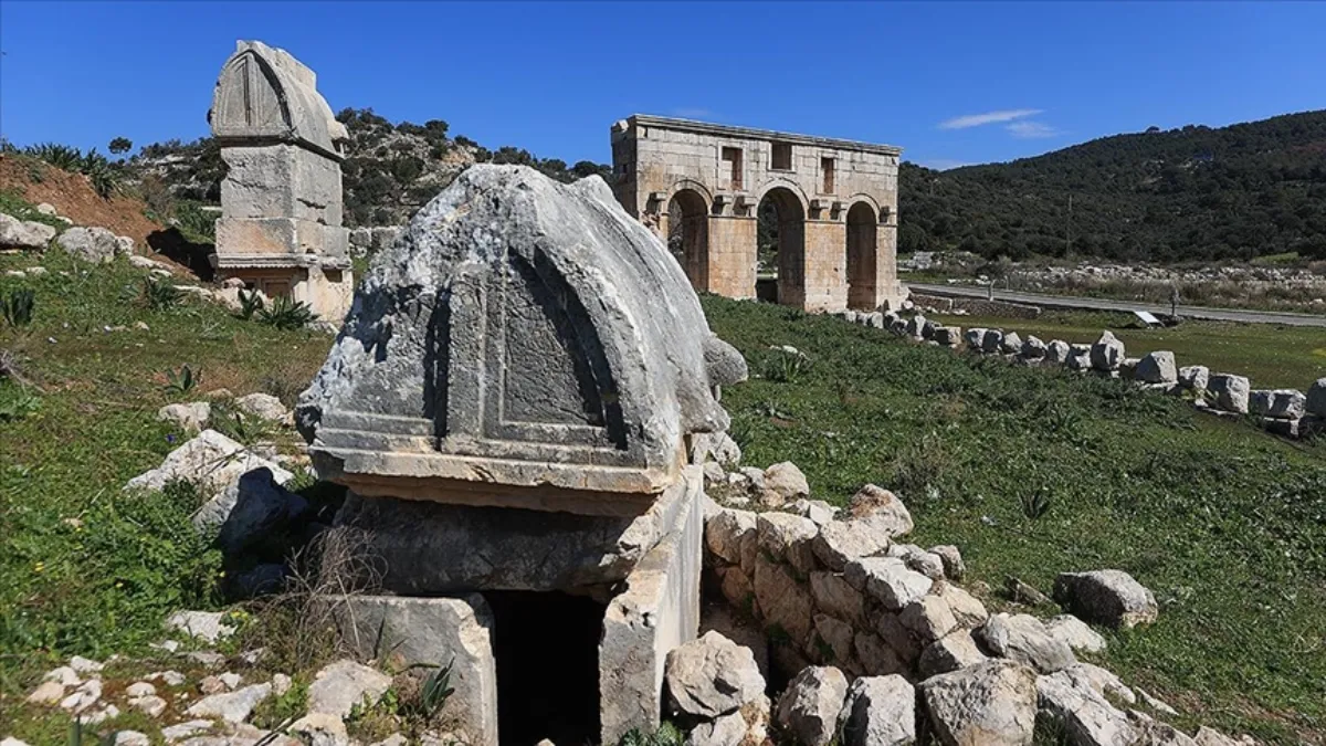 Patara'nın simgesi kent kapısından yüzyıllar sonra yeniden su akacak