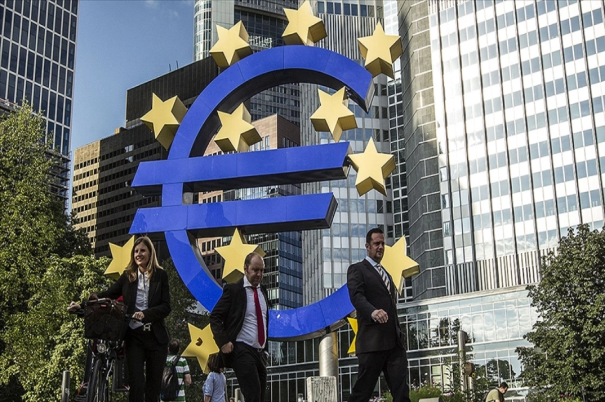 ECB tutanaklar: Yönetim Konseyi üyeleri faiz indirimini tartışmayı erken görüyor