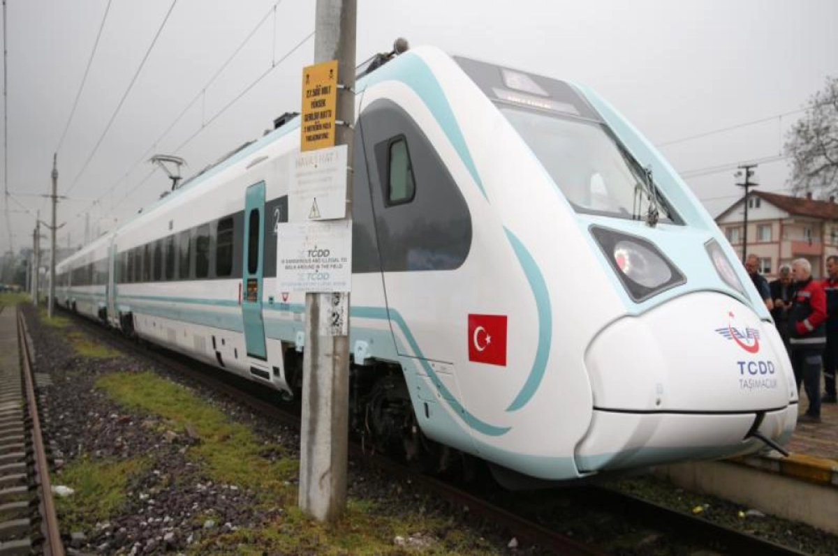 İlk Milli Elektrikli Tren Seti yarın İstanbul'da vatandaşlarla buluşacak