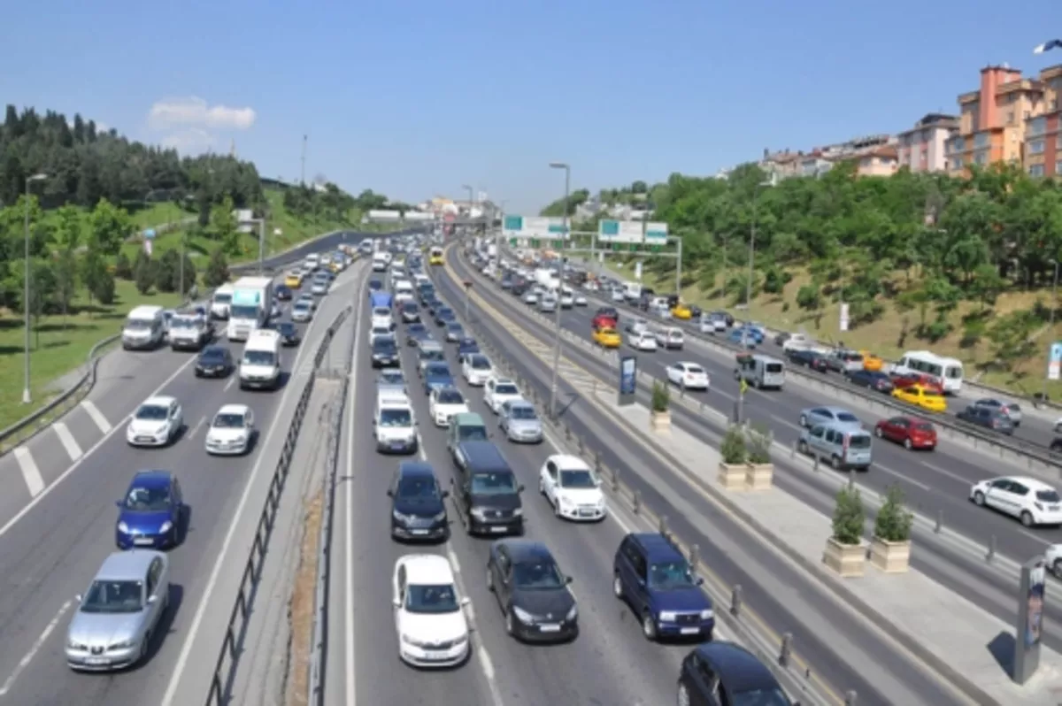 Trafiğe 1 ayda 128 bin 648 araç eklendi