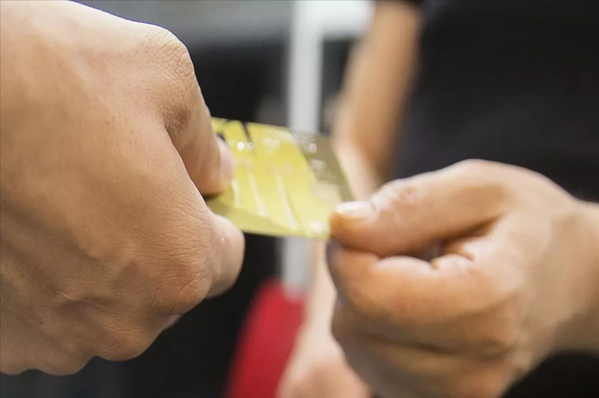 "Aidatsız kredi kartı seçeneği sunmayan" bankanın aidatı iadesine karar verildi