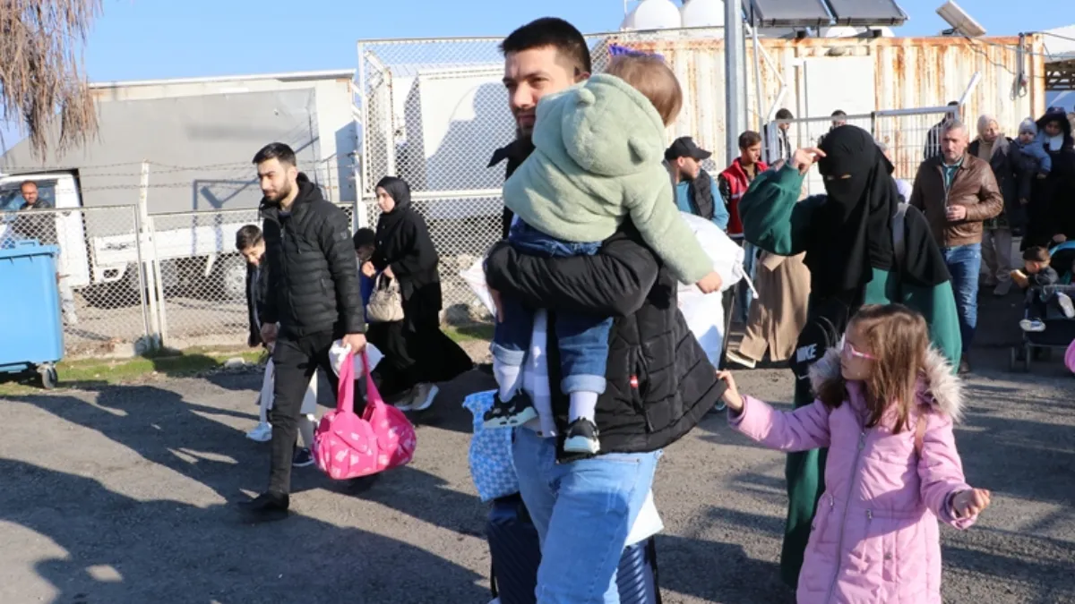 Esed rejimi yıkıldı: BM'ye göre 200 bin Suriyeli mülteci ülkesine döndü