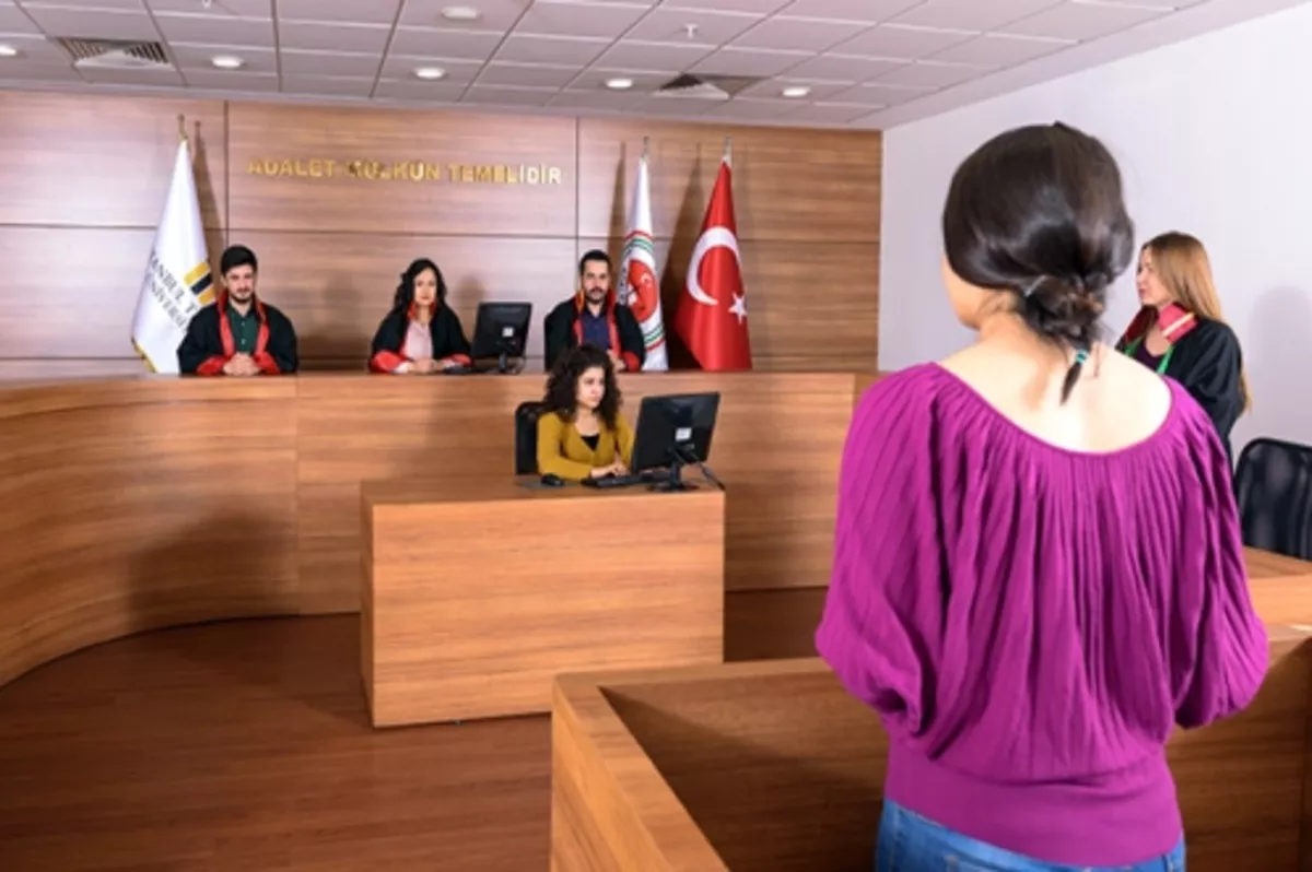 Üniversitedeki mahkemede uluslararası hukukçular yetişiyor