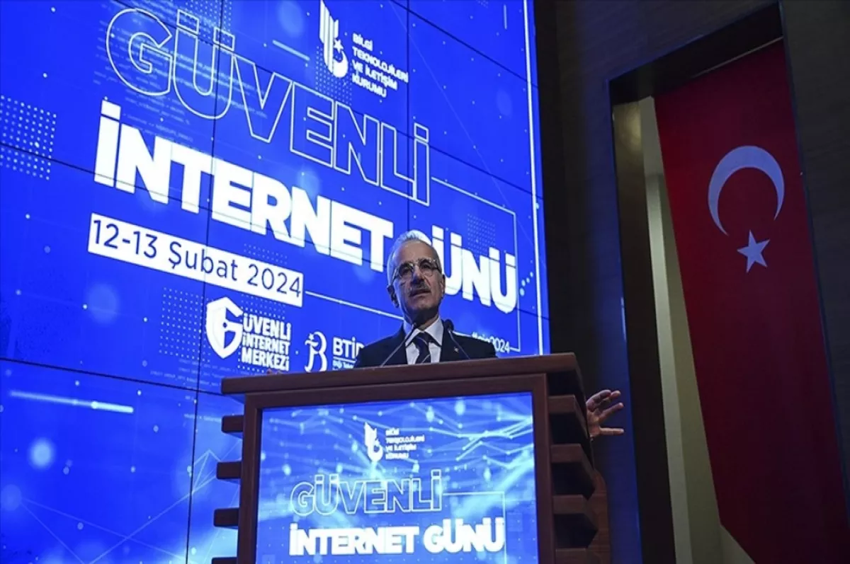 Bakan Uraloğlu: Çocuklarımızı internet dünyasında yalnız bırakmayın