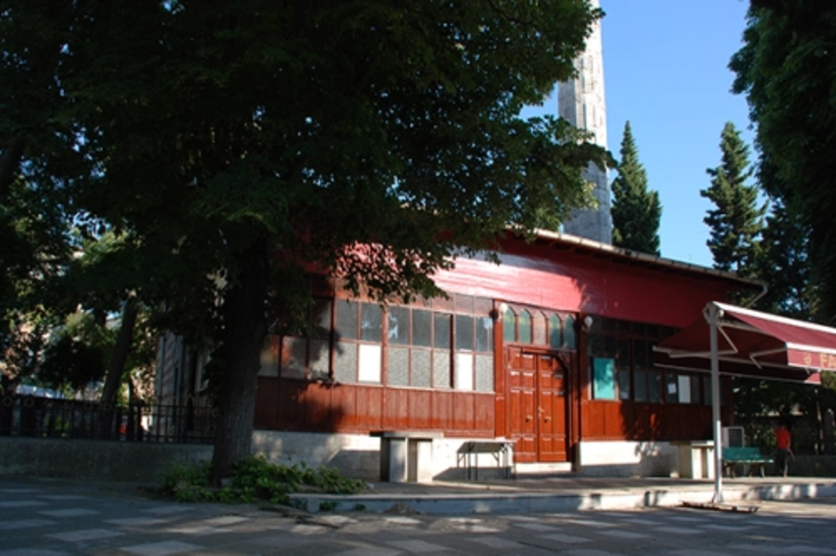 Yedikule’de huzurlu bir köşe: Hacı Evhad Camii