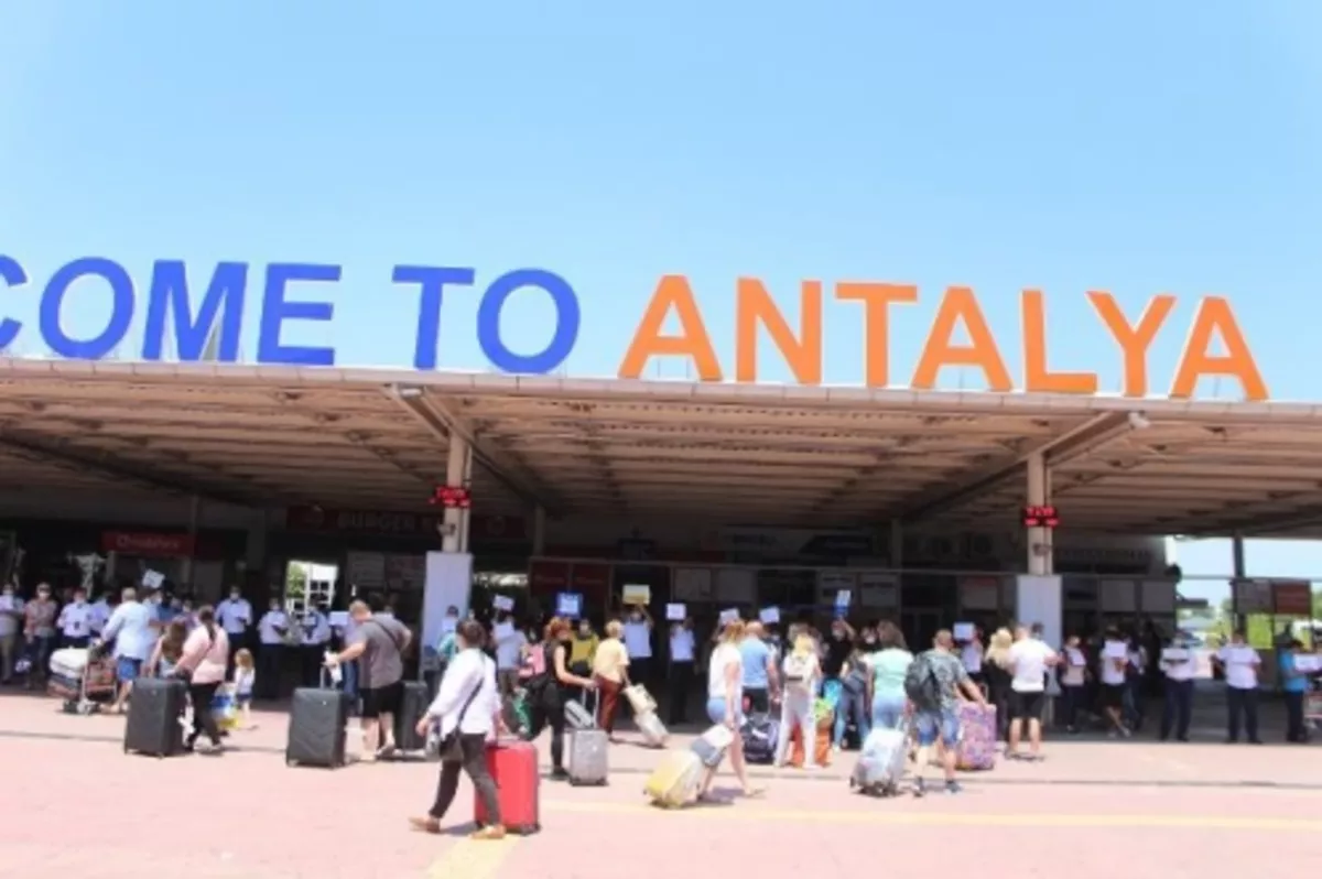 Antalya'ya 7 ayda hava yoluyla 6 milyon 688 bin turist geldi