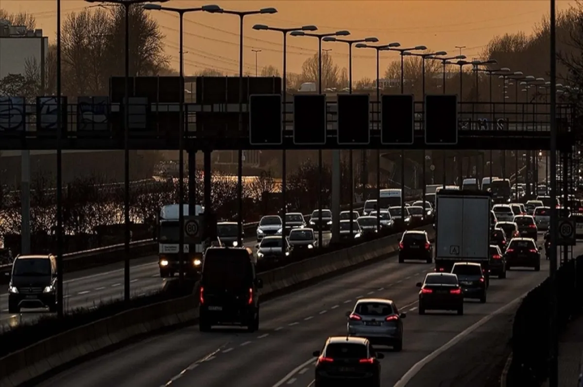 Almanya'da trafiğe kaydedilen otomobil sayısı azaldı