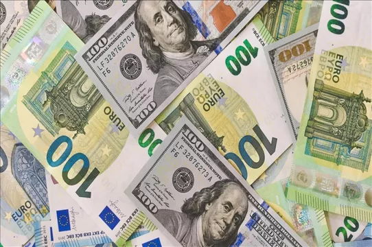 Euro dolar karşısında 2 yılın dibine yöneldi