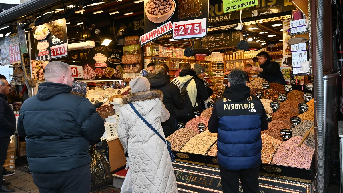 Ramazana sayılı günler kala çarşı ve pazarlar hareketlendi